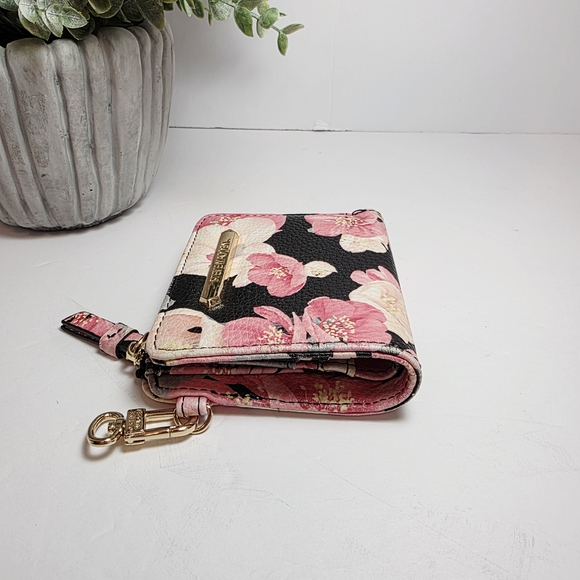 Steve Madden Pink Floral Women's Wallet - Picture 2 of 11